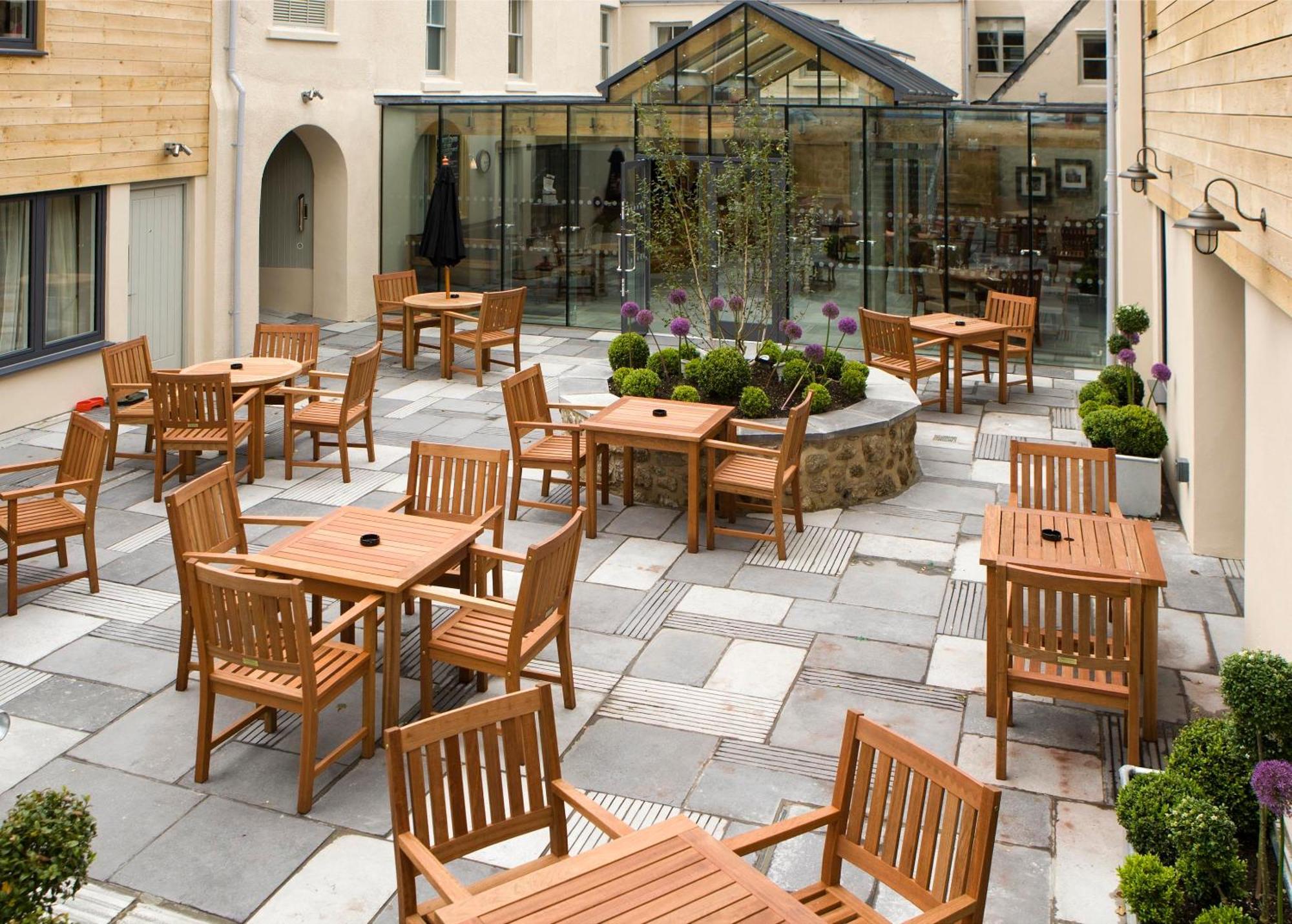 The Three Crowns Hotel Chagford Bagian luar foto The courtyard at the hotel