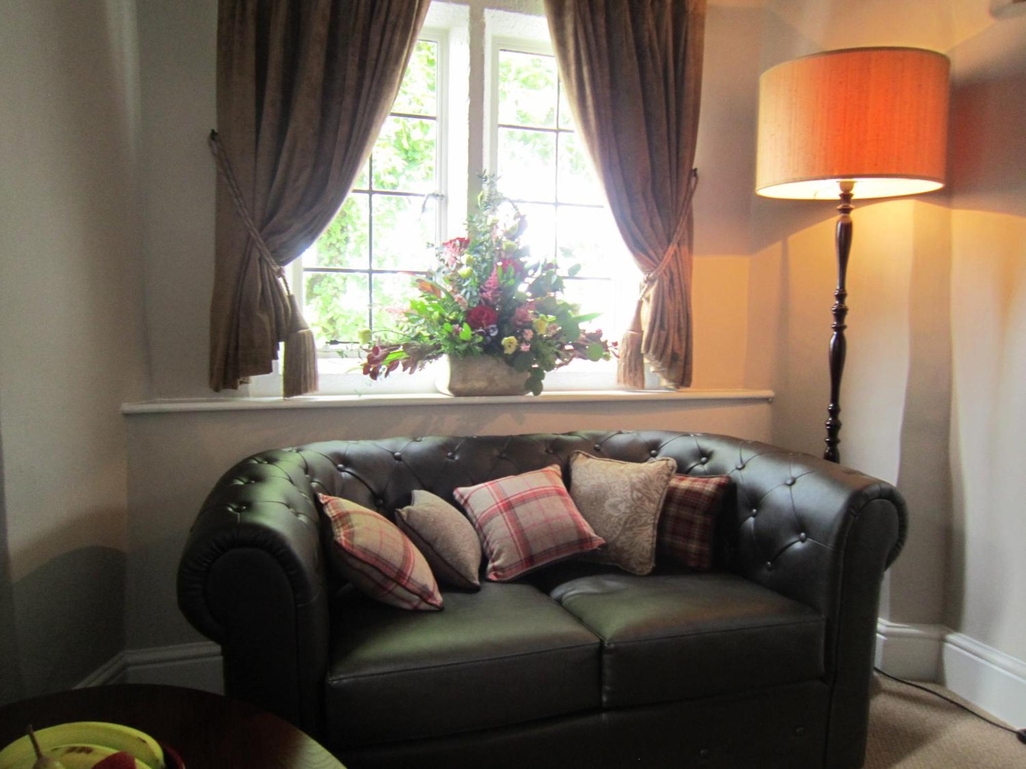 The Three Crowns Hotel Chagford Bagian luar foto A leather sofa