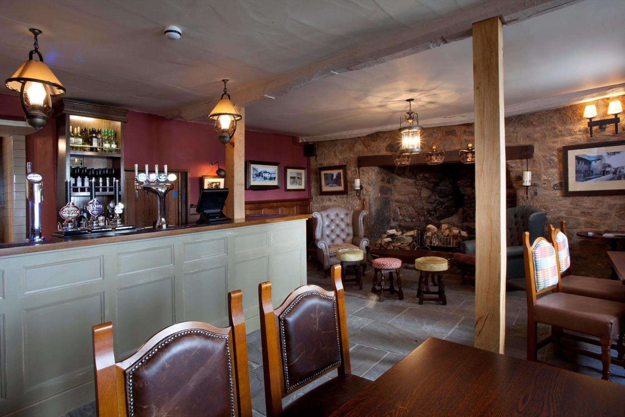 The Three Crowns Hotel Chagford Bagian luar foto The interior of the pub