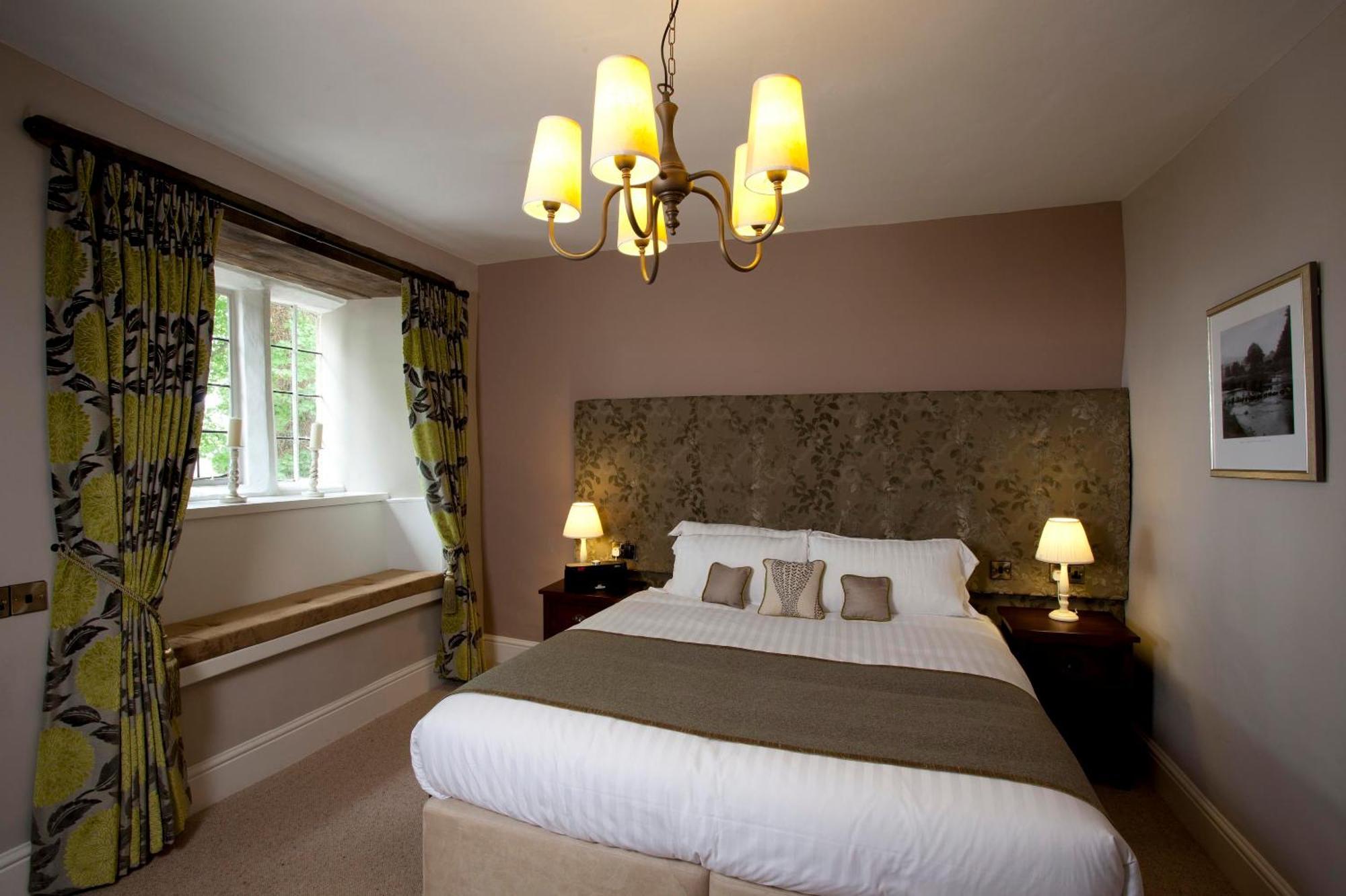 The Three Crowns Hotel Chagford Bagian luar foto A bedroom at The Old parsonage