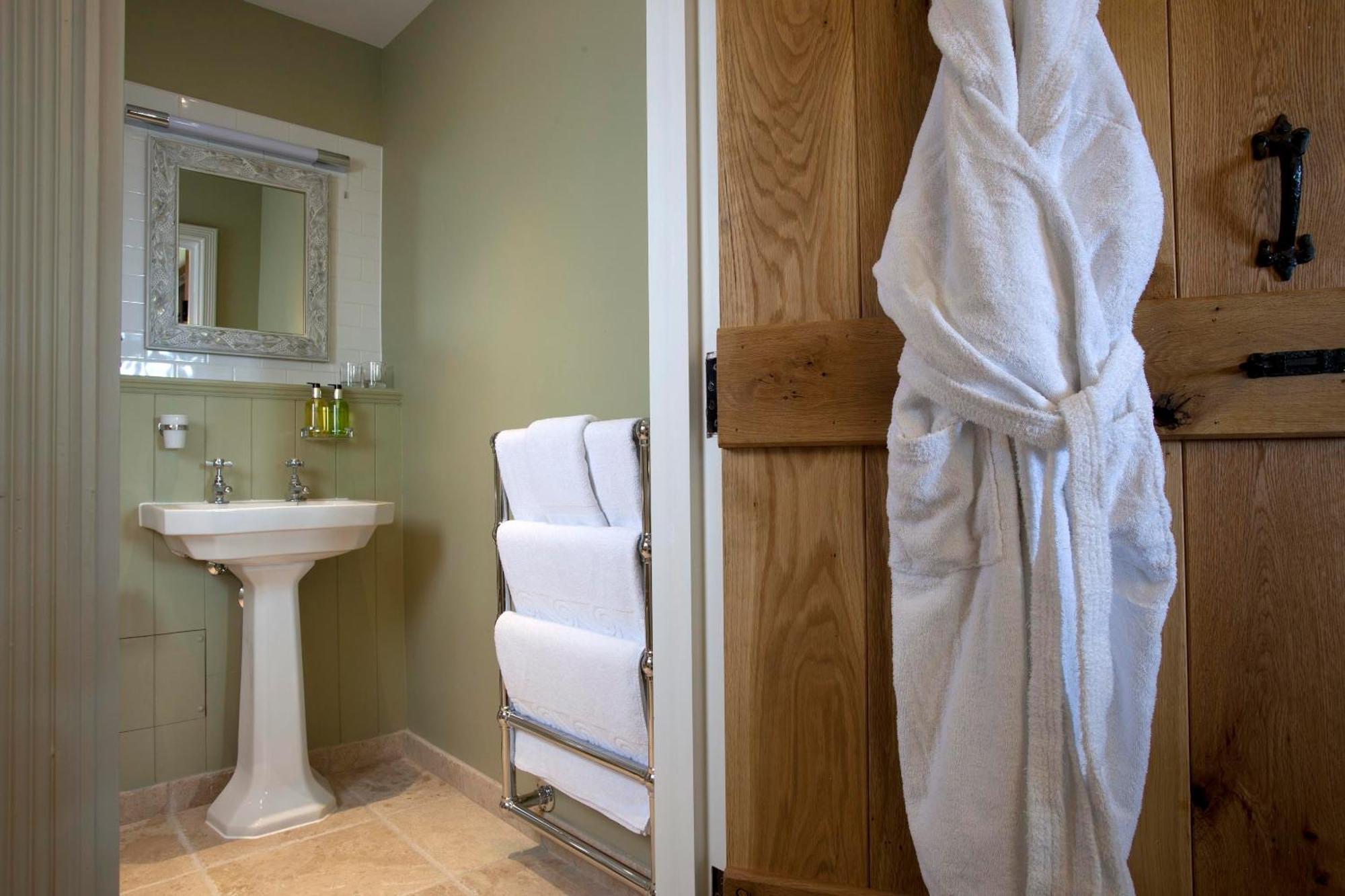 The Three Crowns Hotel Chagford Bagian luar foto A bathrobe hanging on a door