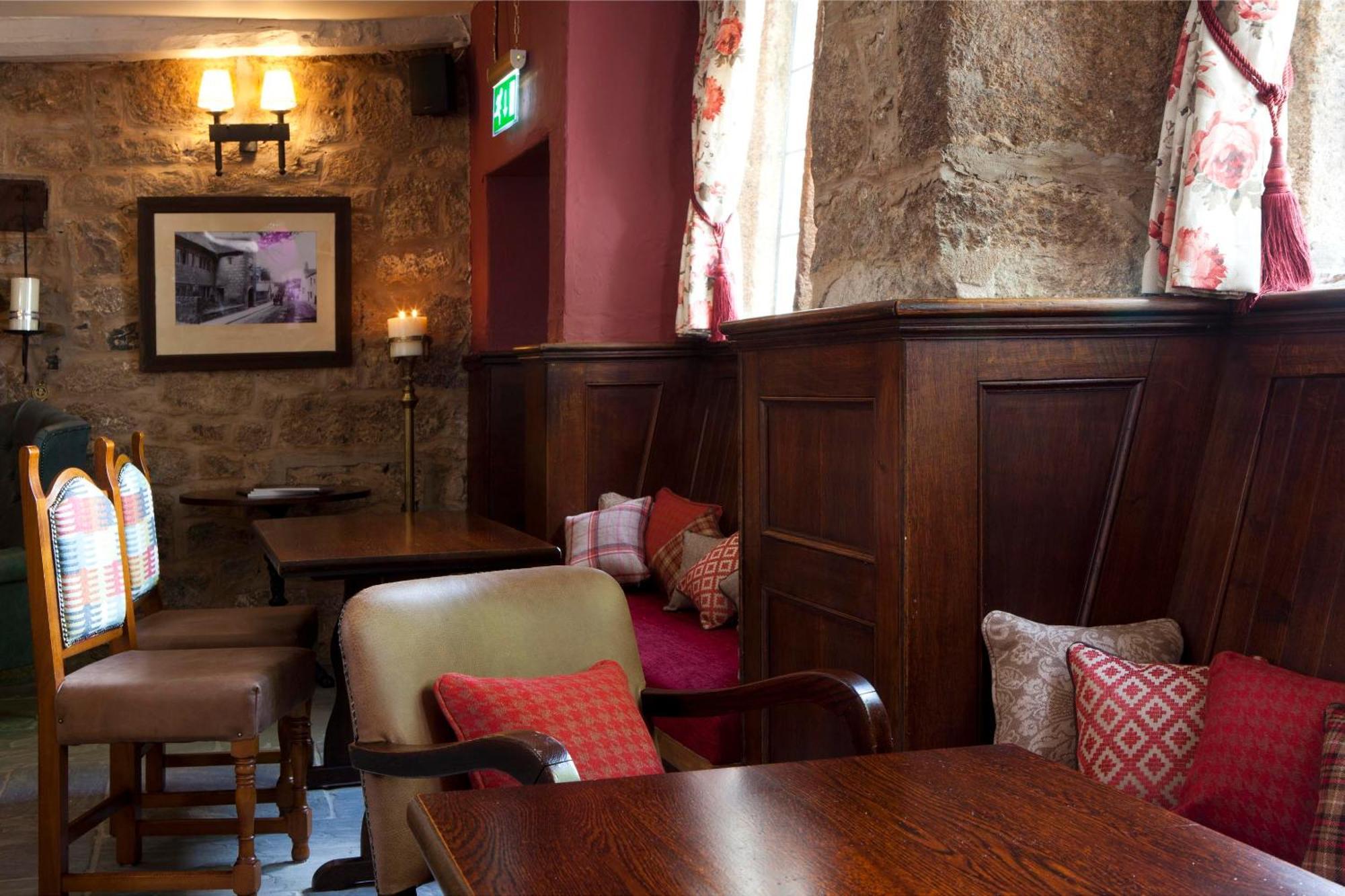 The Three Crowns Hotel Chagford Bagian luar foto The interior of the pub