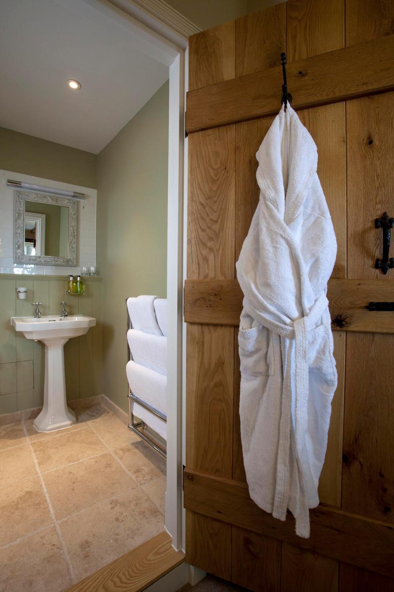 The Three Crowns Hotel Chagford Bagian luar foto A bathrobe hanging on a door