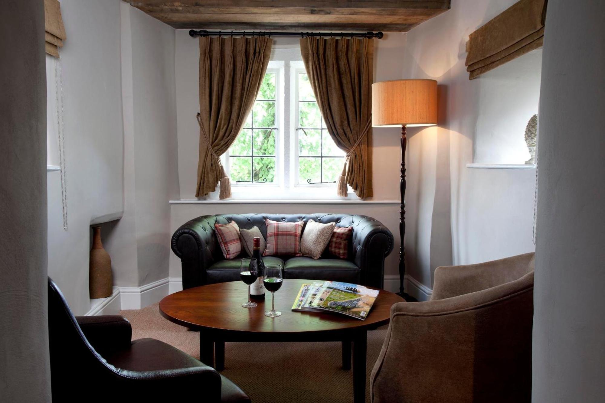The Three Crowns Hotel Chagford Bagian luar foto The lounge at The Old Vicarage