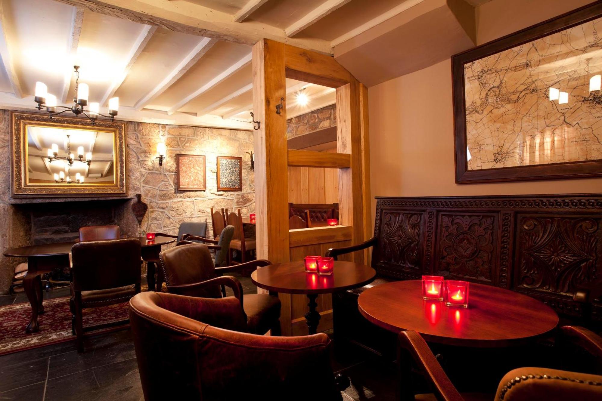 The Three Crowns Hotel Chagford Bagian luar foto The interior of the pub