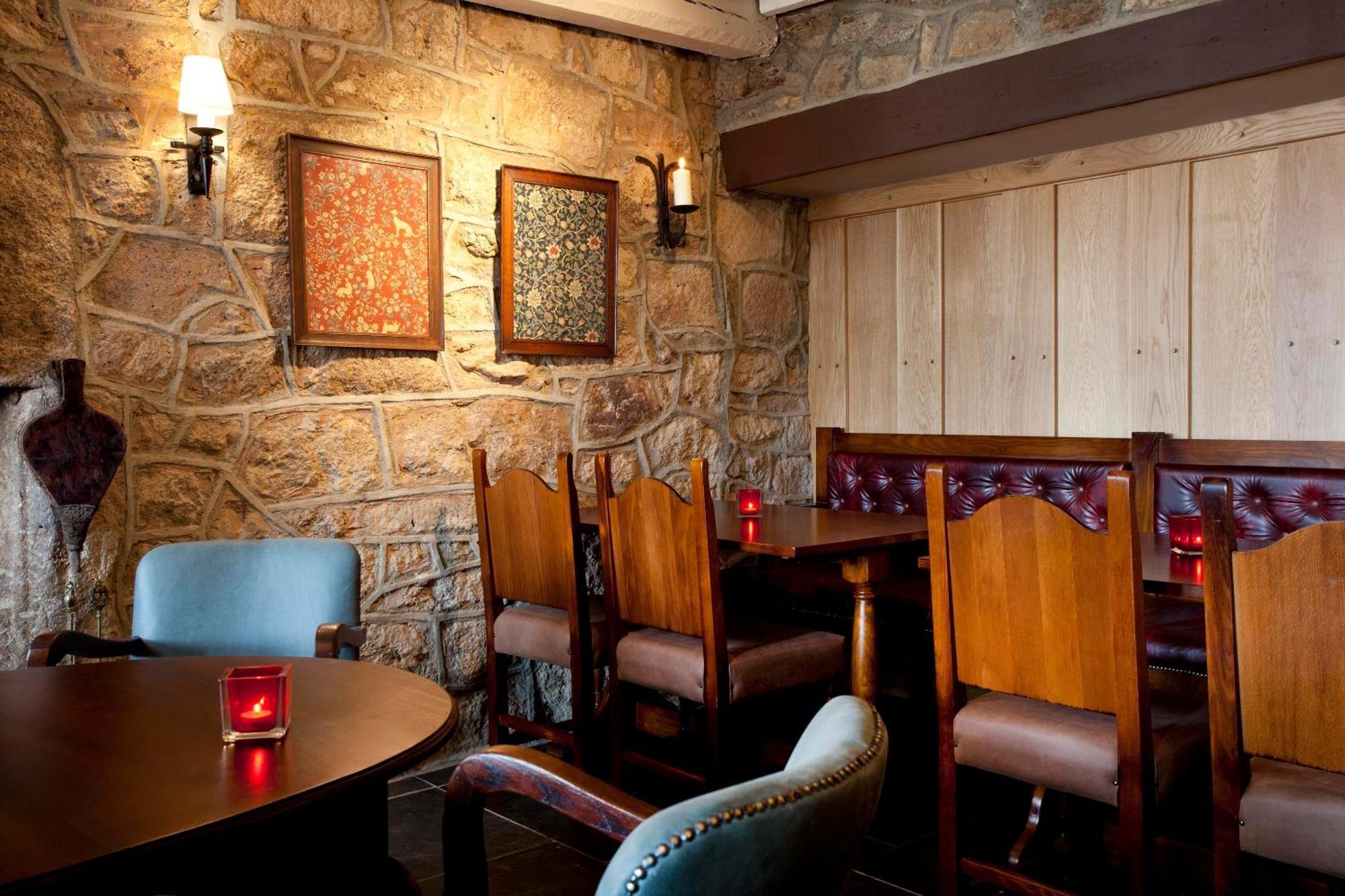The Three Crowns Hotel Chagford Bagian luar foto The interior of the restaurant