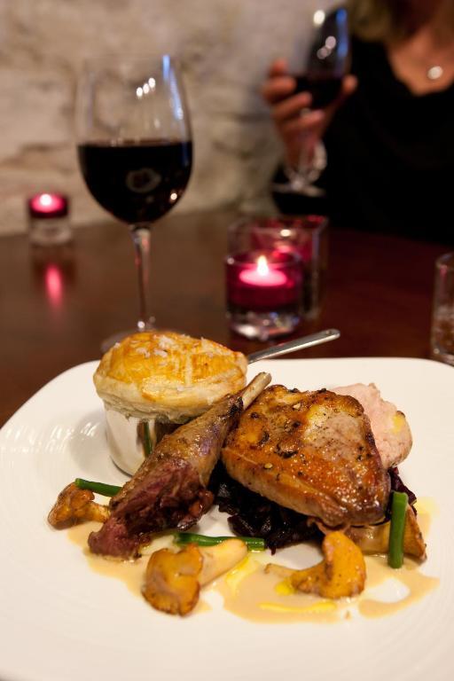 The Three Crowns Hotel Chagford Bagian luar foto A chicken and bacon pie with a glass of red wine