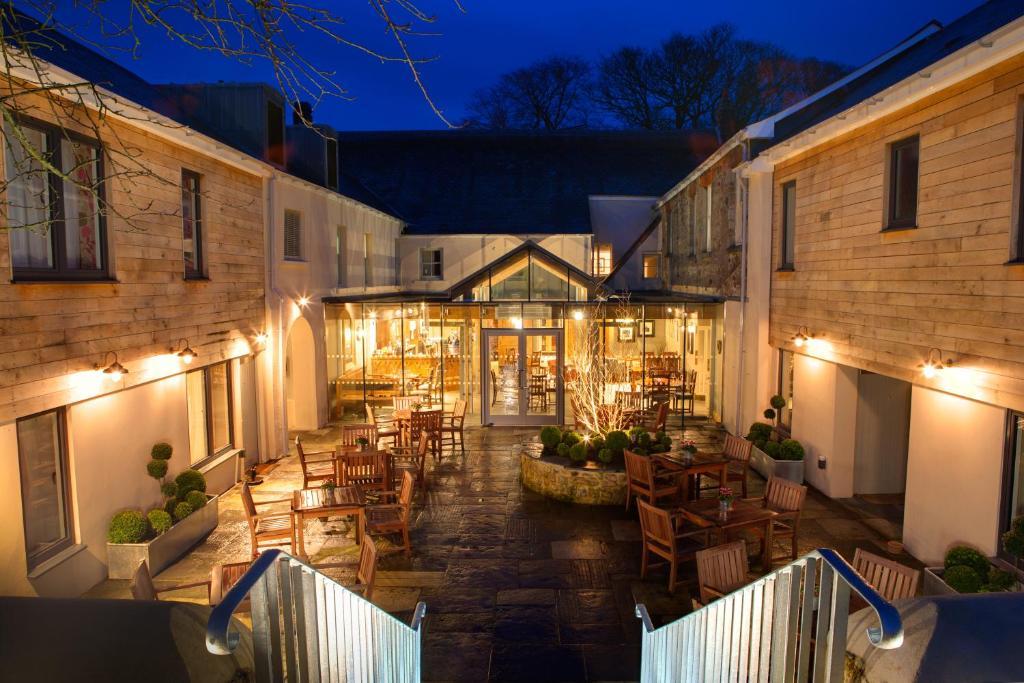 The Three Crowns Hotel Chagford Bagian luar foto The Old Mill at night