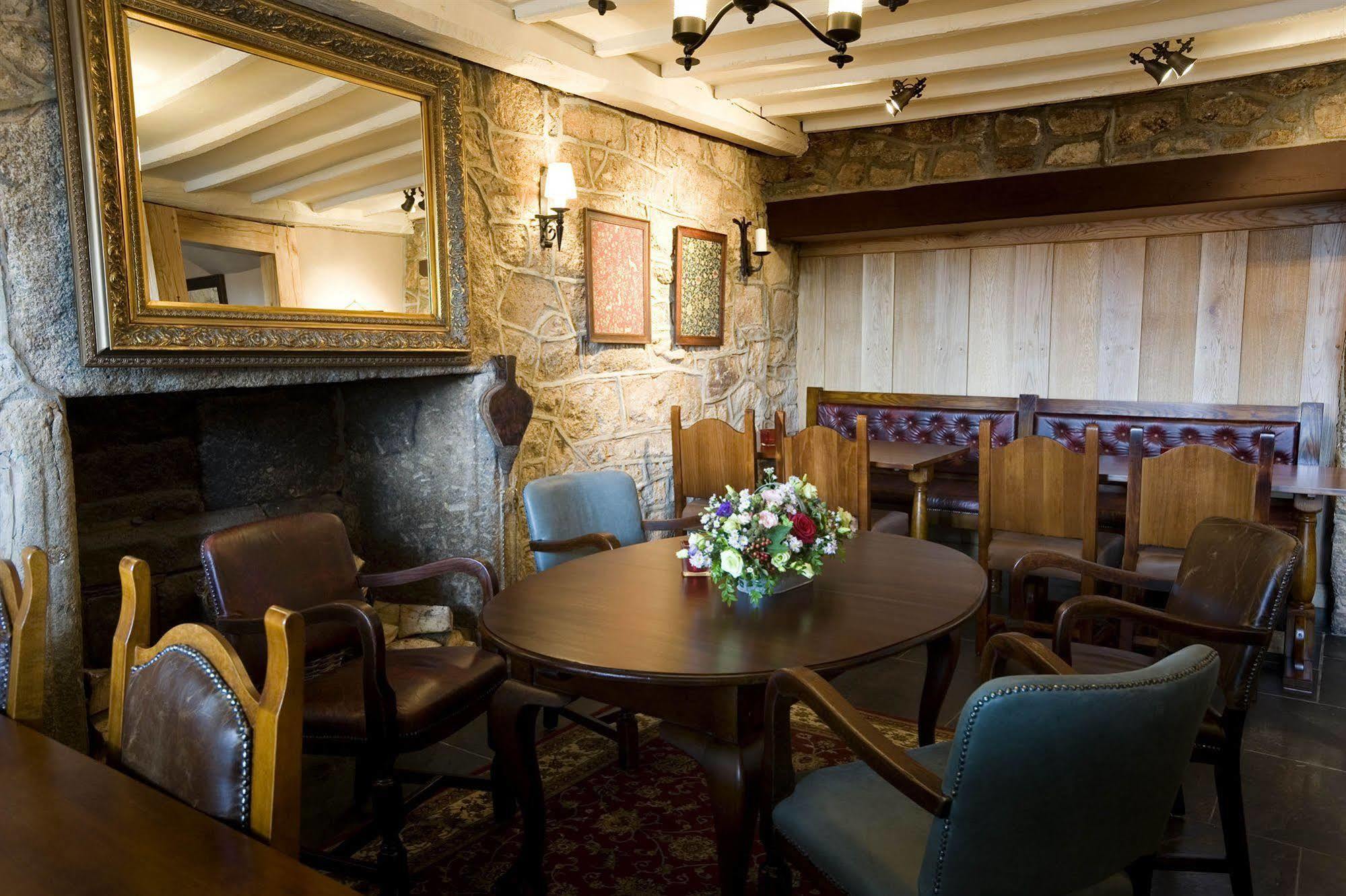 The Three Crowns Hotel Chagford Bagian luar foto The interior of the restaurant